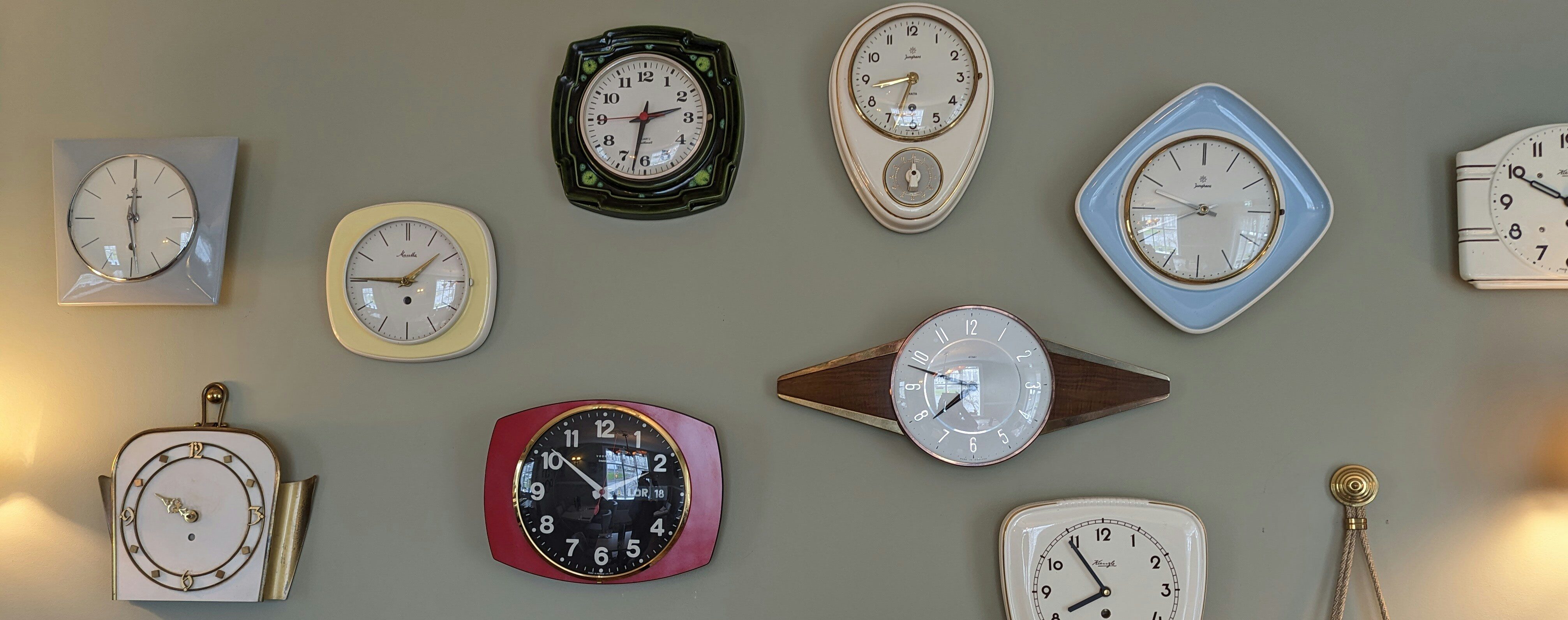 A decorative image for 'Retro Rewind: Trends Making a Comeback'